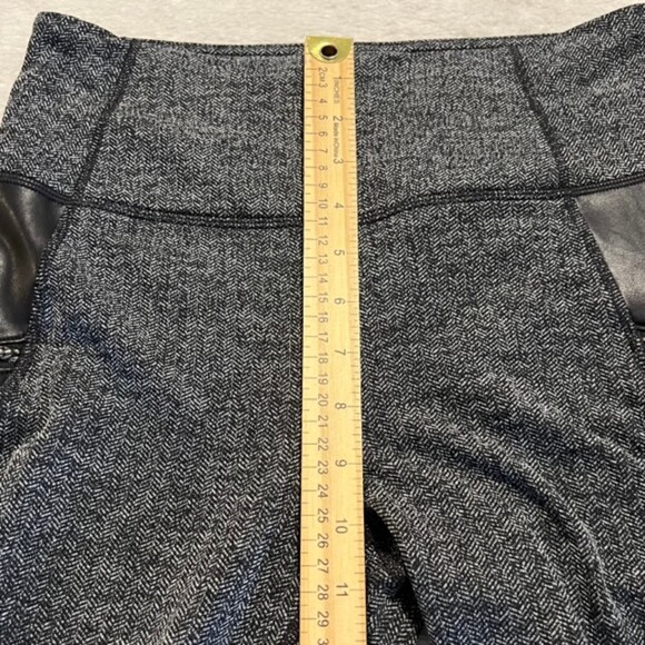 Athleta Black Gray Luxe Drifter Faux Leather Sides Zip Pockets Leggings Sz Small - Picture 10 of 11
